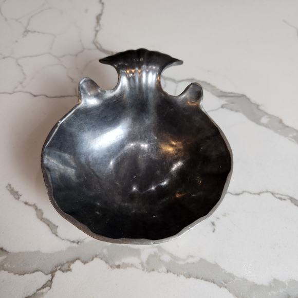 VINTAGE TRINKET DISH, ASHTRAY, DIPS BY THE WILTON CO RWP- SEASHELL- PEWTER - Picture 2 of 6